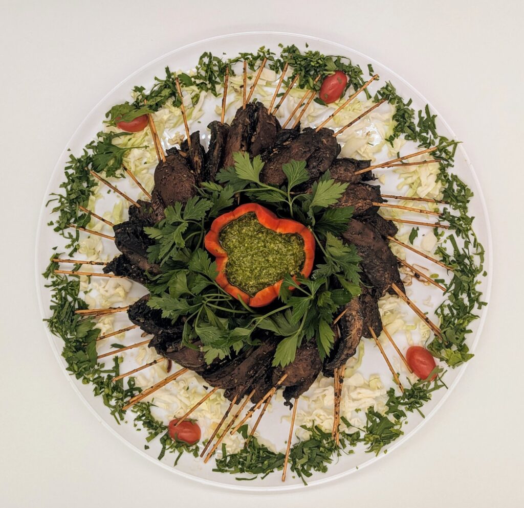 Seared garlic and portobello mushrooms skewer platter